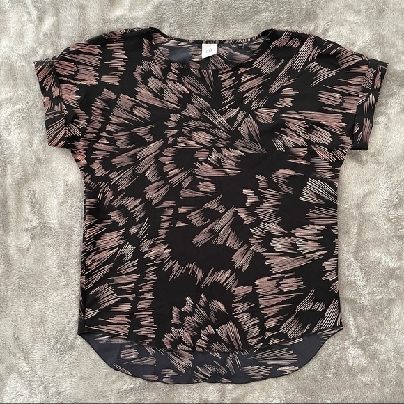 CAbi Tops - Cabi Short Sleeve Graphic Pattern Blouse Size S